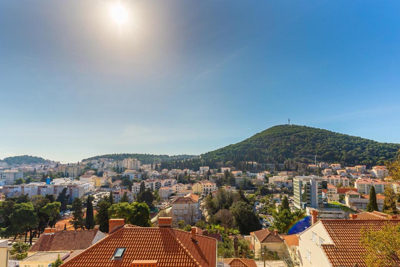 Finnella Dubrovnik Luaran gambar